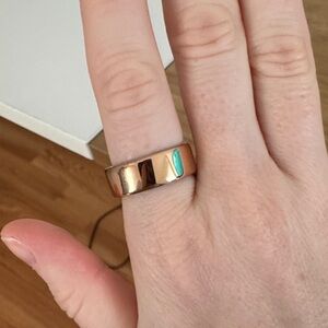 Rose Gold oura Ring Size 8 WITH charger